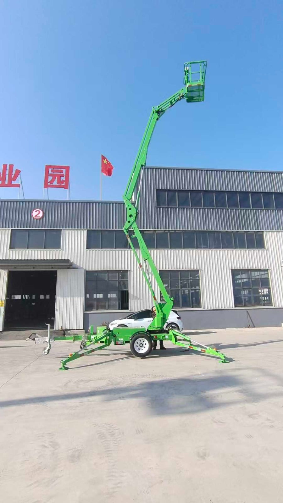 PLATAFORMA ELEVATÓRIA ARTICULADA REBOCÁVEL 12 METROS 200KG