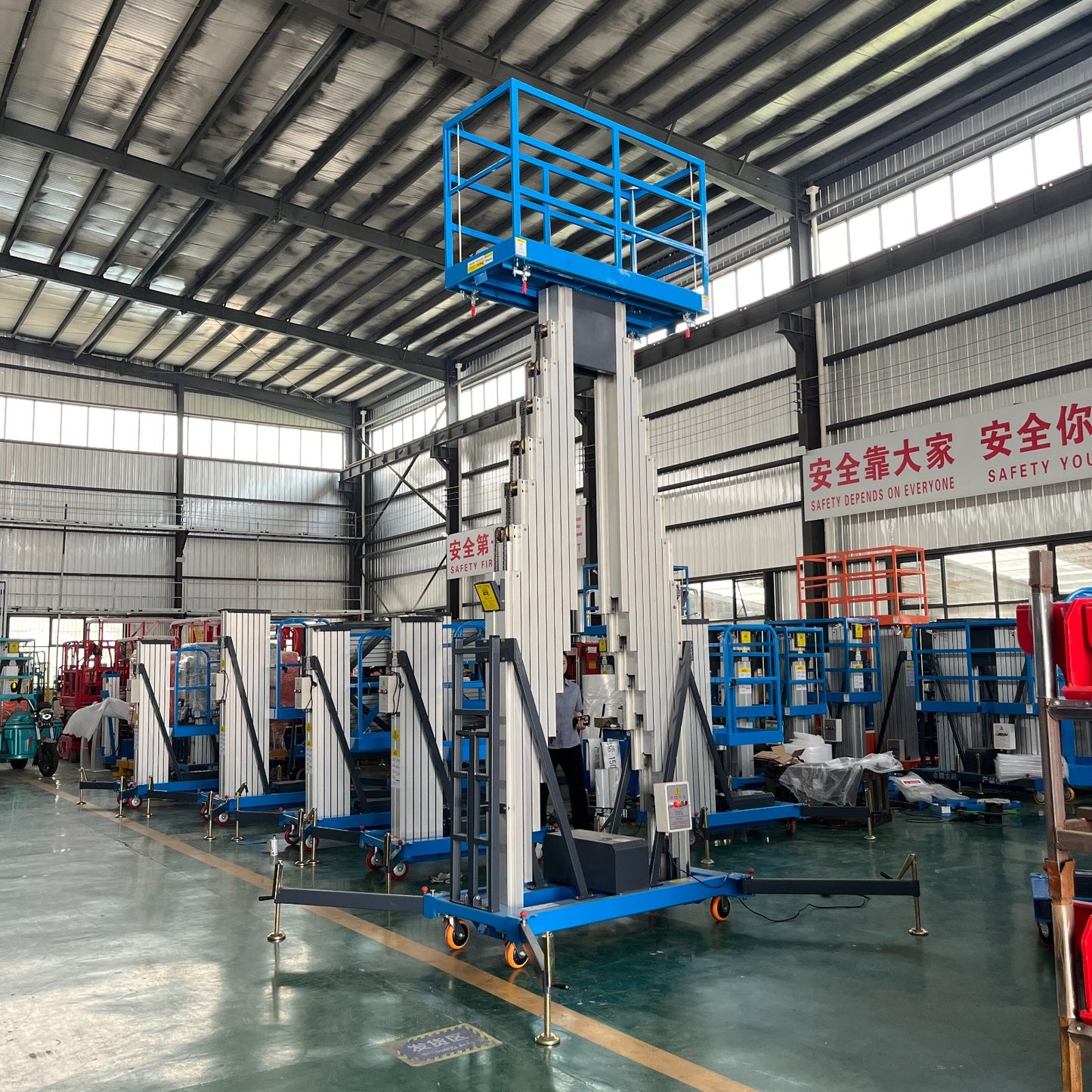 ELEVADOR DE MASTRO DUPLO EM LIGA DE ALUMÍNIO 12 METROS 200KG