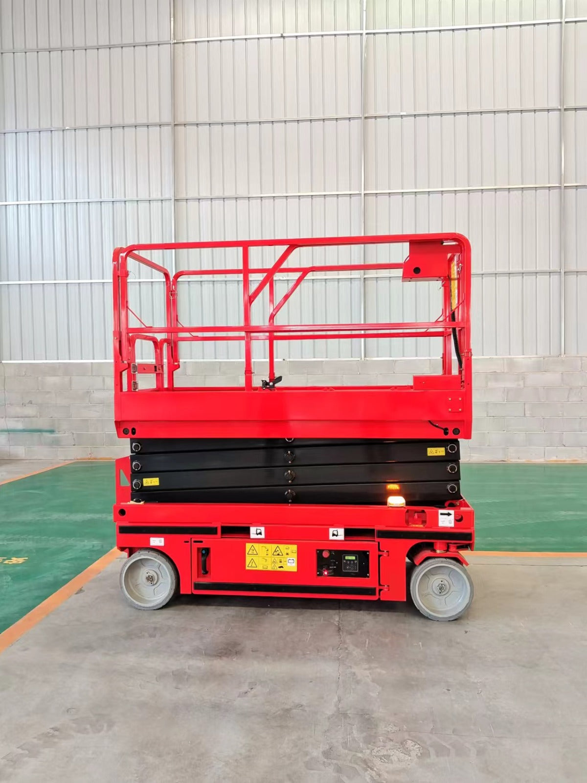 Plataforma Elevatória tipo Tesoura autopropelida 10 metros