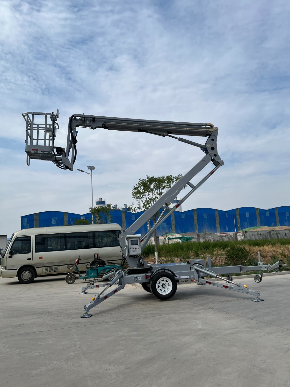 Plataforma Elevatória Articulada Rebocável 16 metros (alimentação a Diesel)