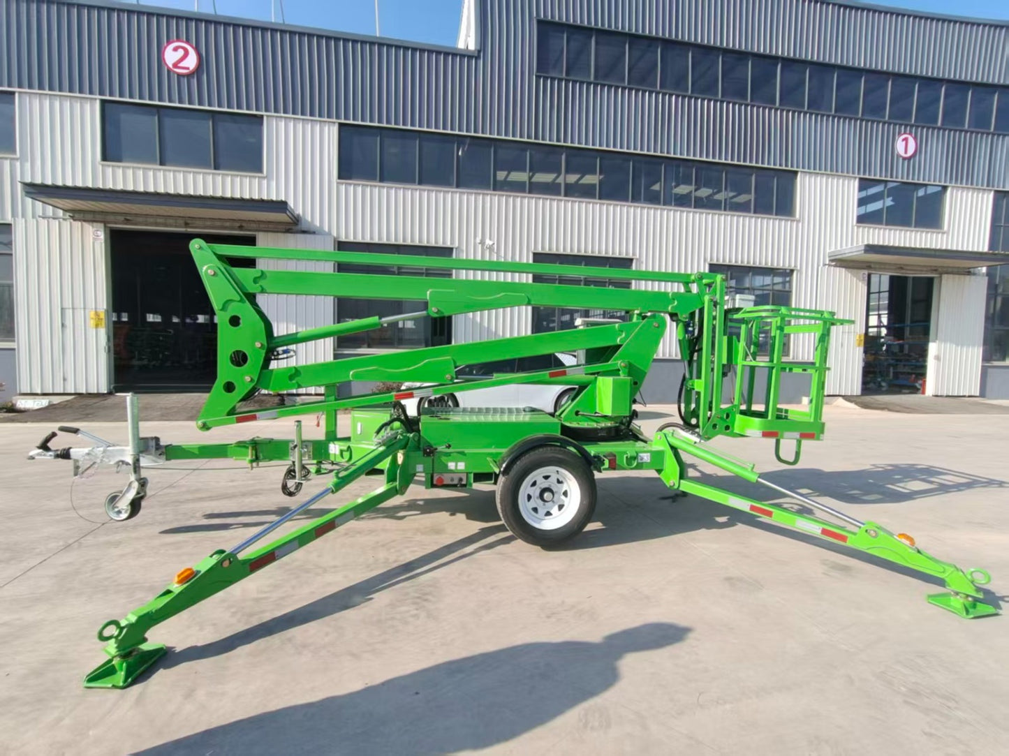 PLATAFORMA ELEVATÓRIA ARTICULADA REBOCÁVEL 14 METROS 200KG