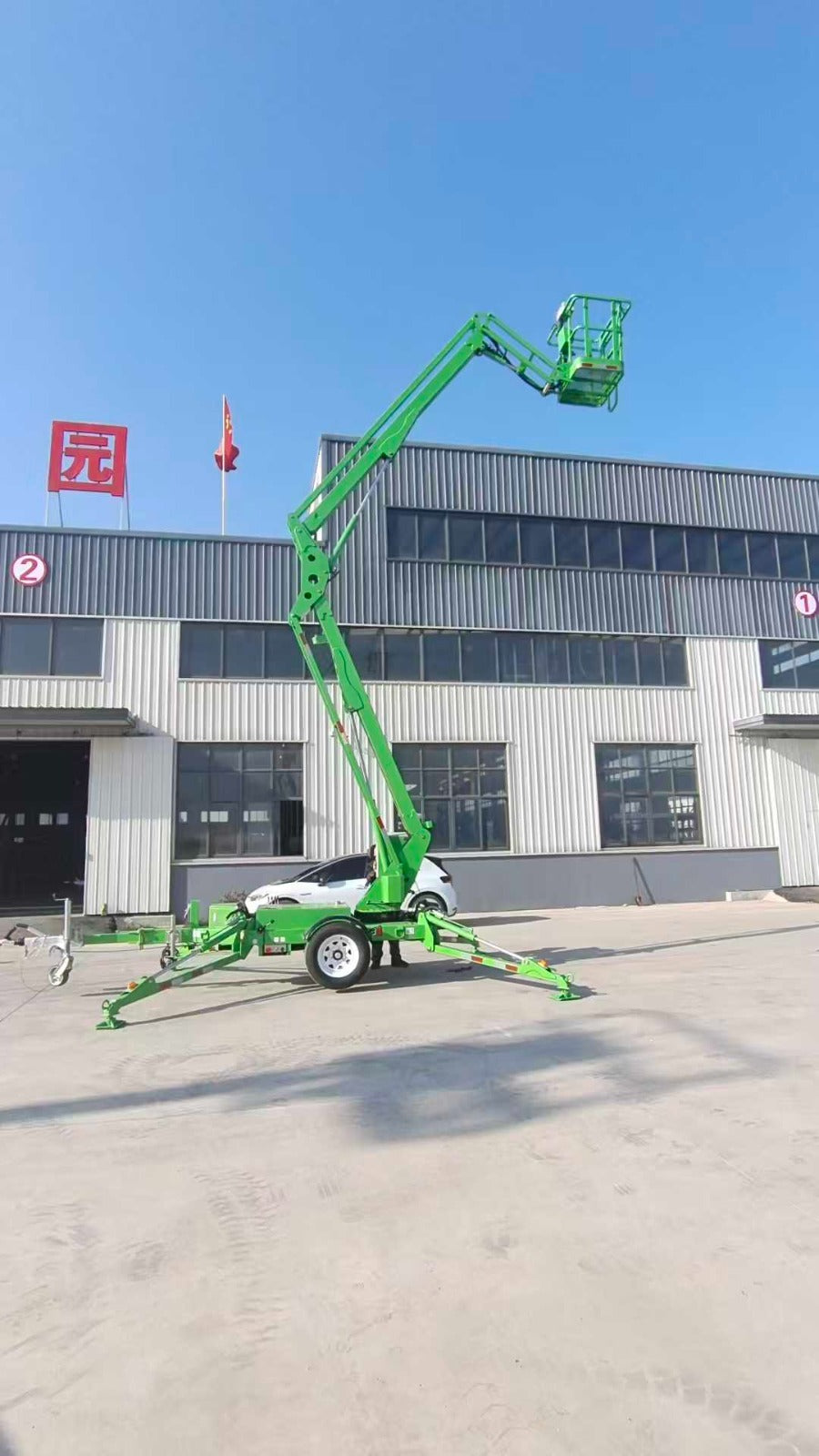 PLATAFORMA ELEVATÓRIA ARTICULADA REBOCÁVEL 14 METROS 200KG